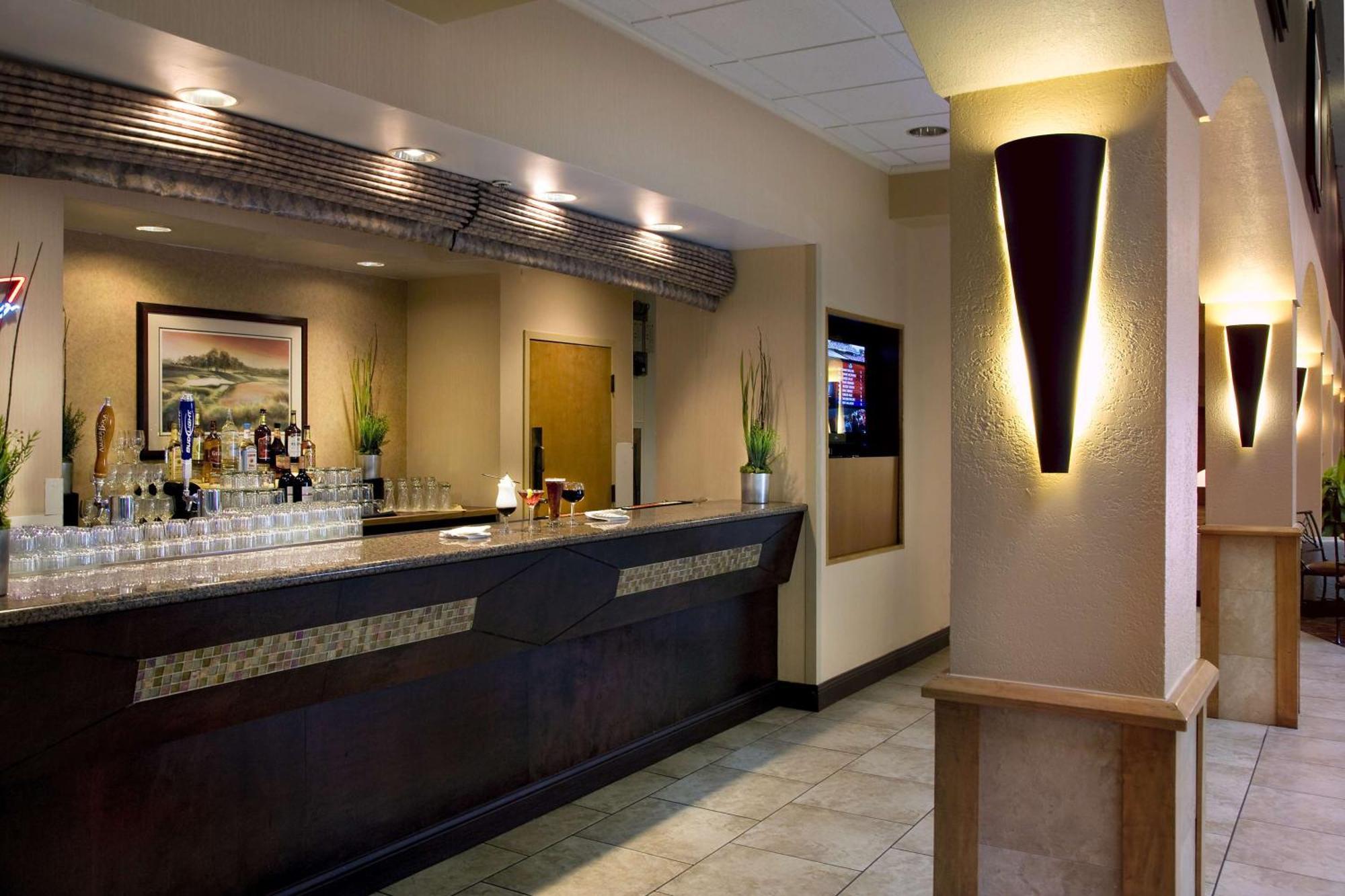 Embassy By Hilton International Airport Kansas City