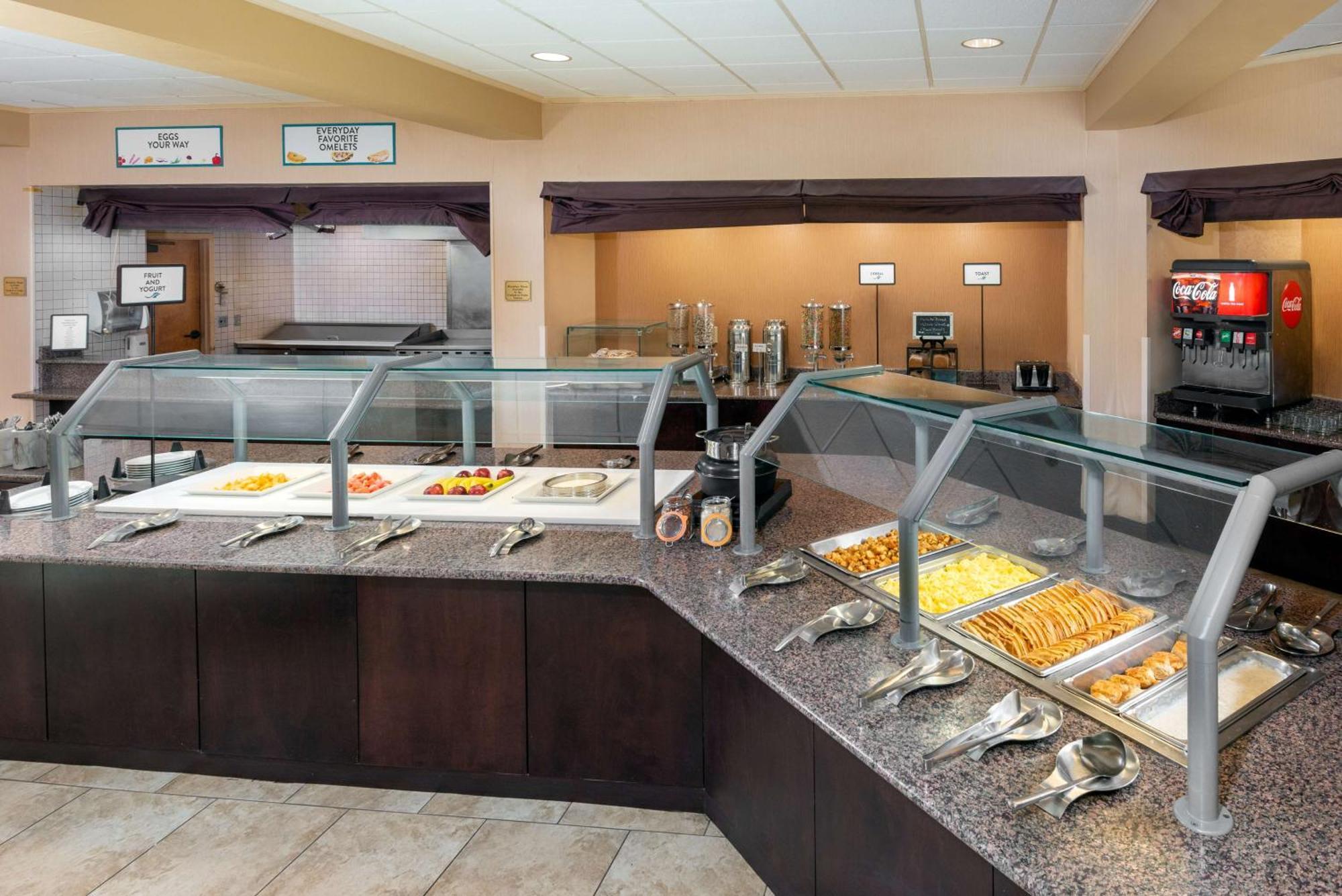 Embassy By Hilton International Airport Kansas City