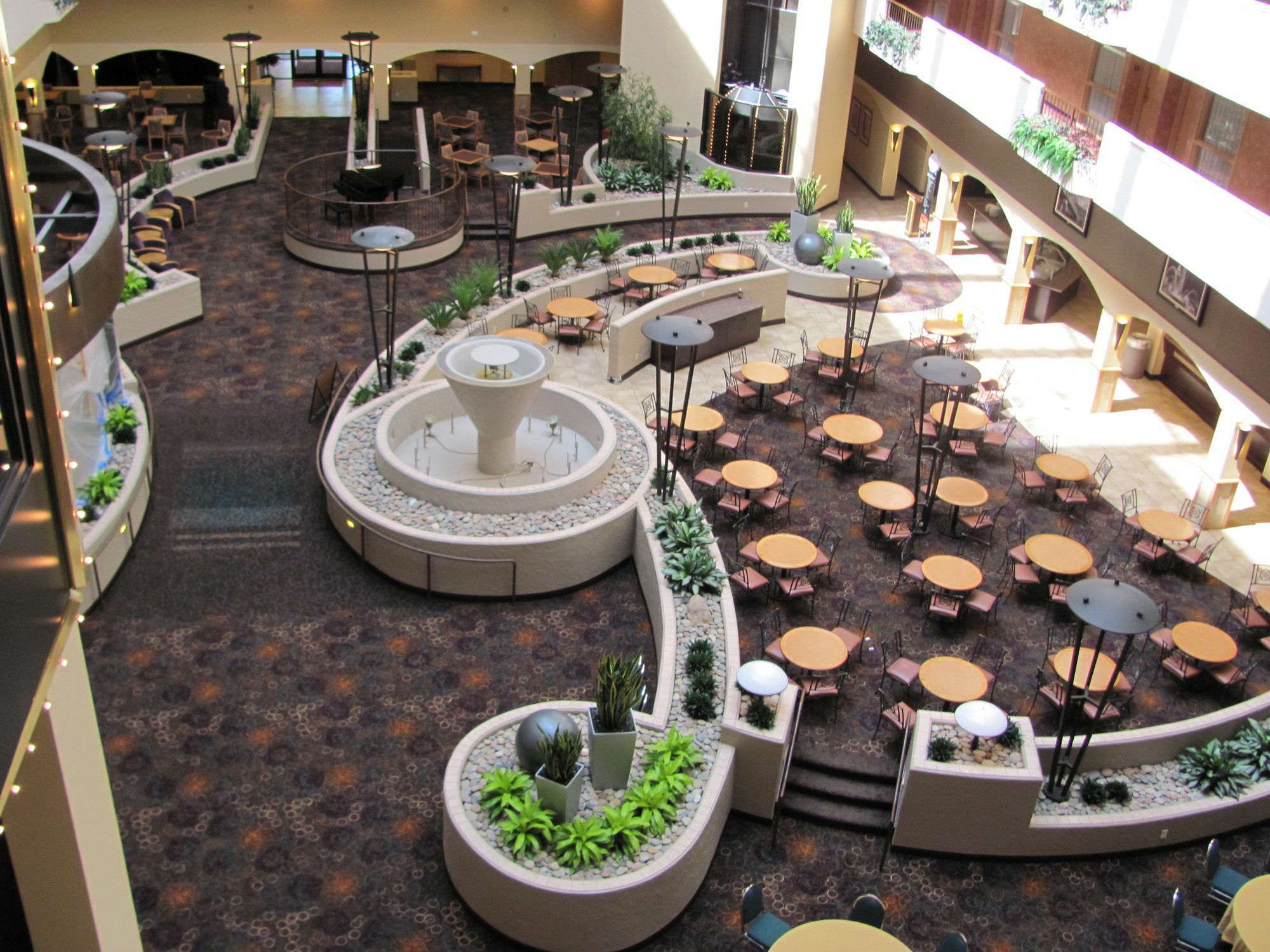 Hotel Embassy By Hilton International Airport Kansas City